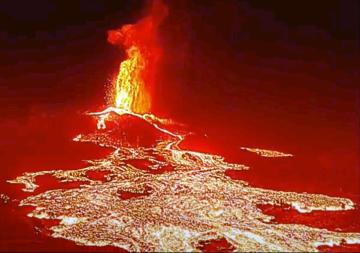 NO detiene su erupción el volcán de LA PALMA
